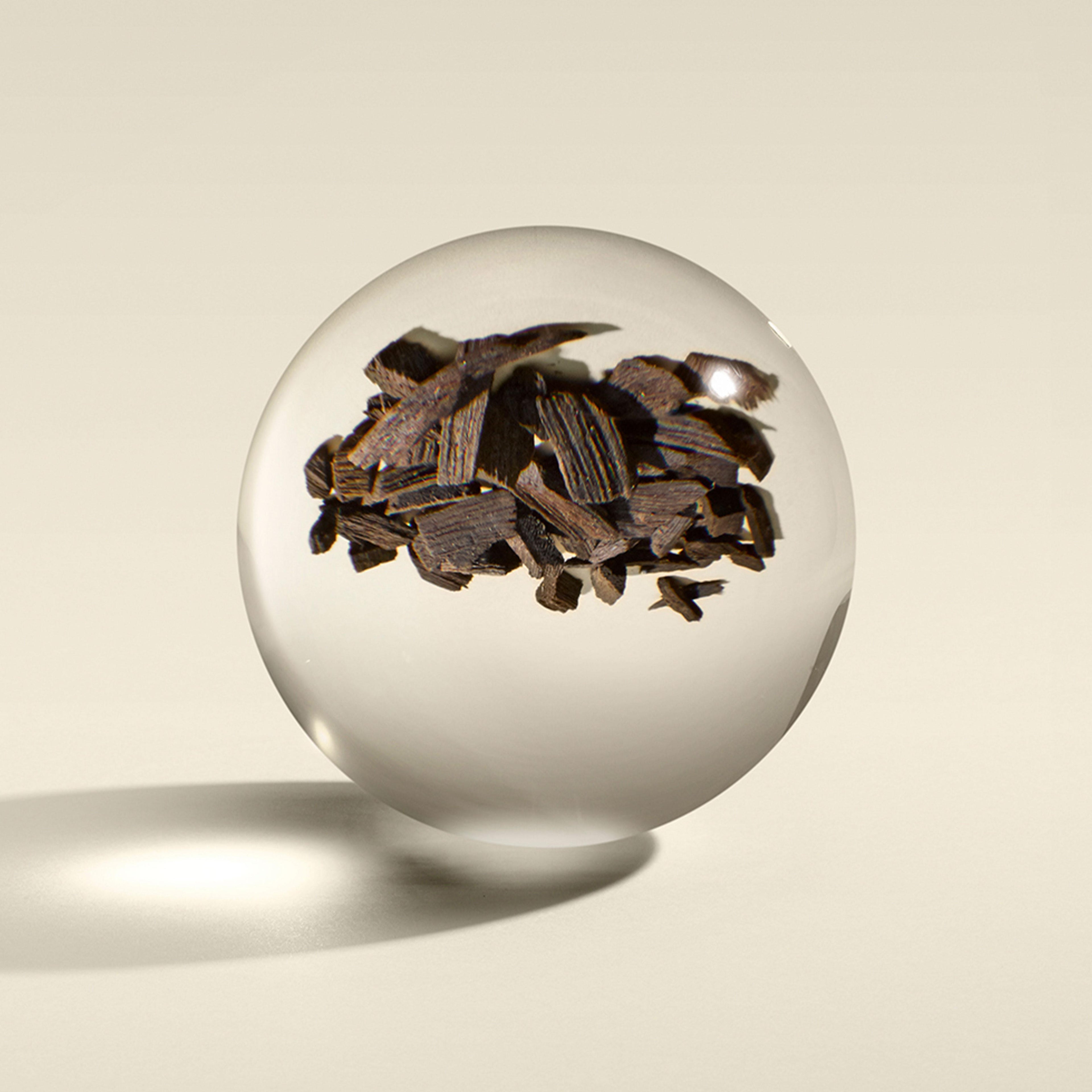 Mesmerising Oudh Accord & Gold Signature Candle 190g